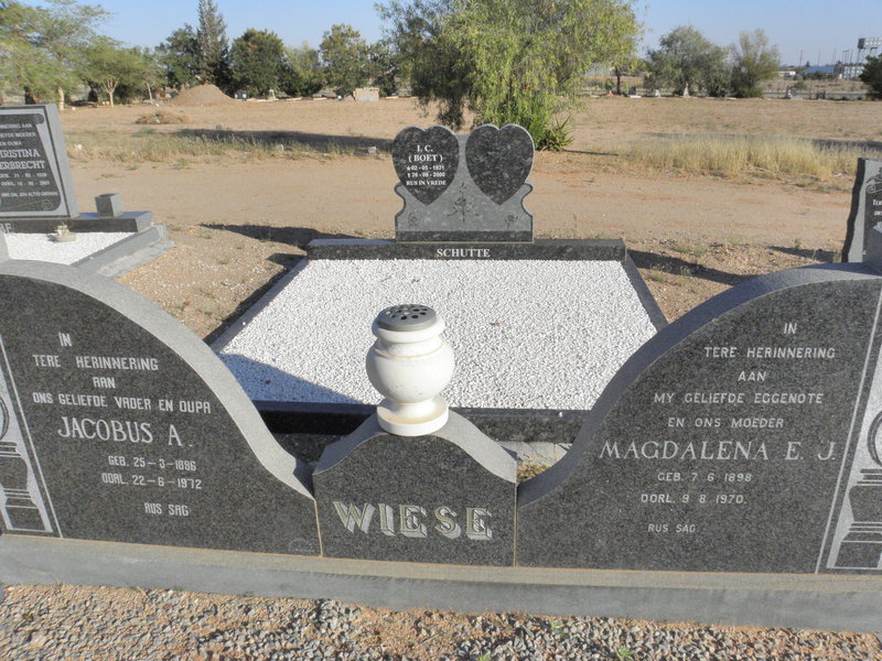 WIESE Jacobus A. 1896-1972 &amp; Magdalena E.J. 1898-1970