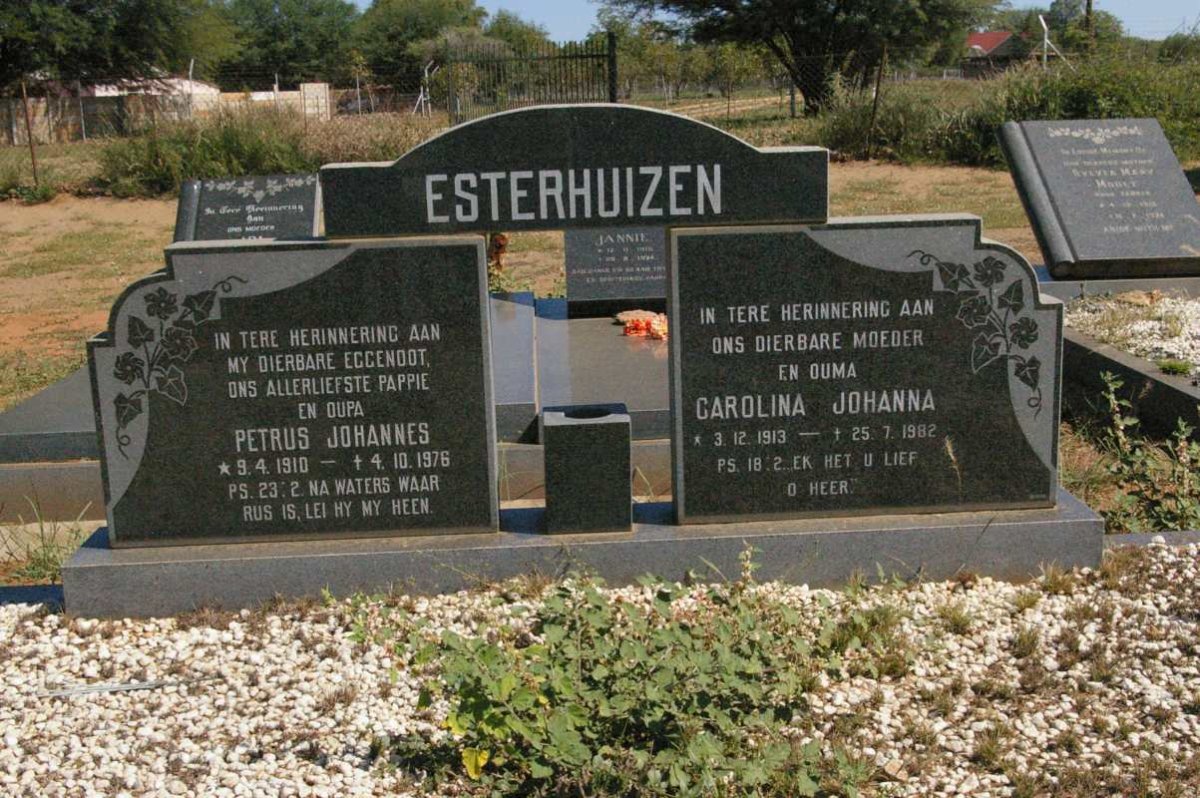 ESTERHUIZEN Petrus Johannes 1910-1976 &amp; Carolina Johanna 1913-1982