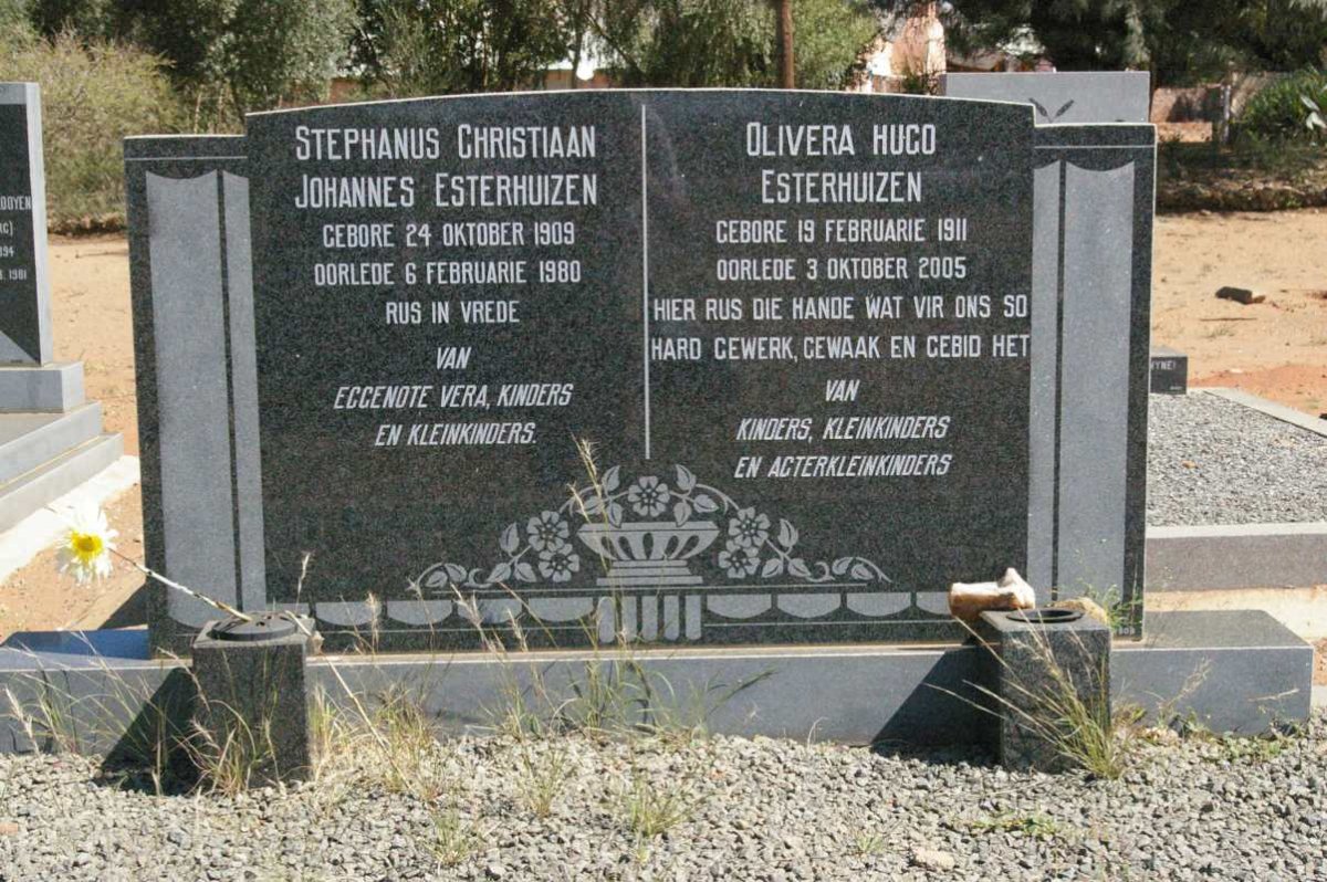 ESTERHUIZEN Stephanus Christiaan Johannes 1909-1980 &amp; Olivera Hugo 1911-2005
