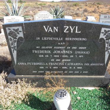 Zyl Frederik Johannes, van 1902-1971 & Anna Petronella Francina Catharina AUGUSTYN 1905-1992