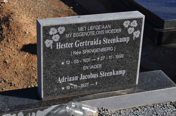 STEENKAMP Adriaan Jacobus 1927- &amp; Hester Gertruida SPANGENBERG 1931-1999