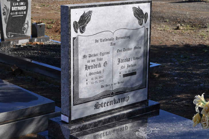 STEENKAMP Hendrik G. 1942-2004 &amp; Jacoba JORDAAN 19??-