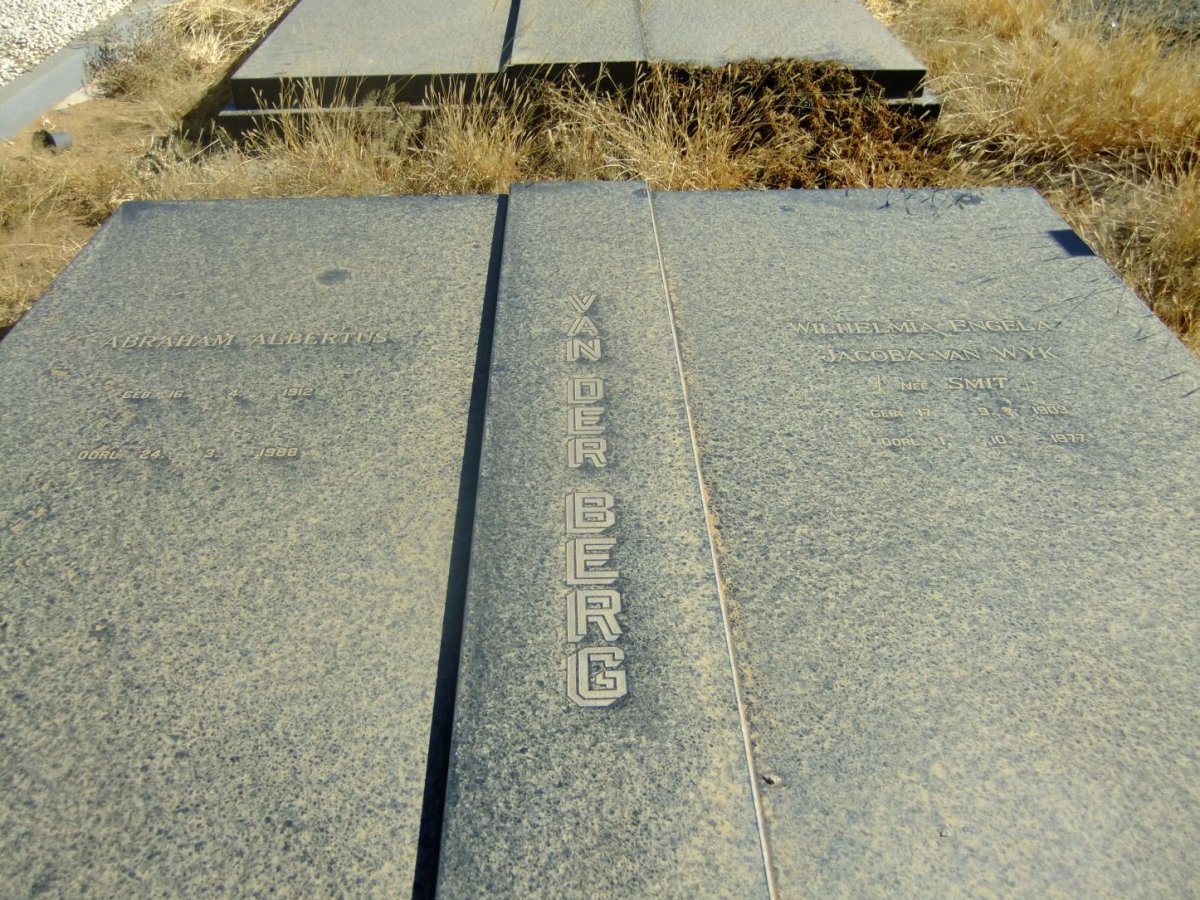 BERG Abraham Albertus, van der 1912-1988 &amp; Wilhelmia Engela Jacoba Van Wyk SMIT 1903-1977