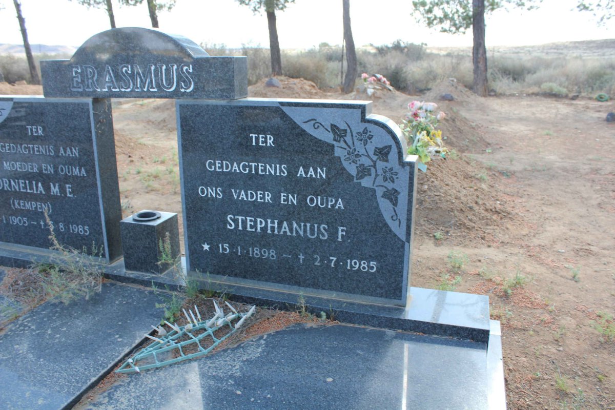 ERASMUS Stephanus F. 1898-1985 &amp; Cornelia M.E. KEMPEN 1905-1985