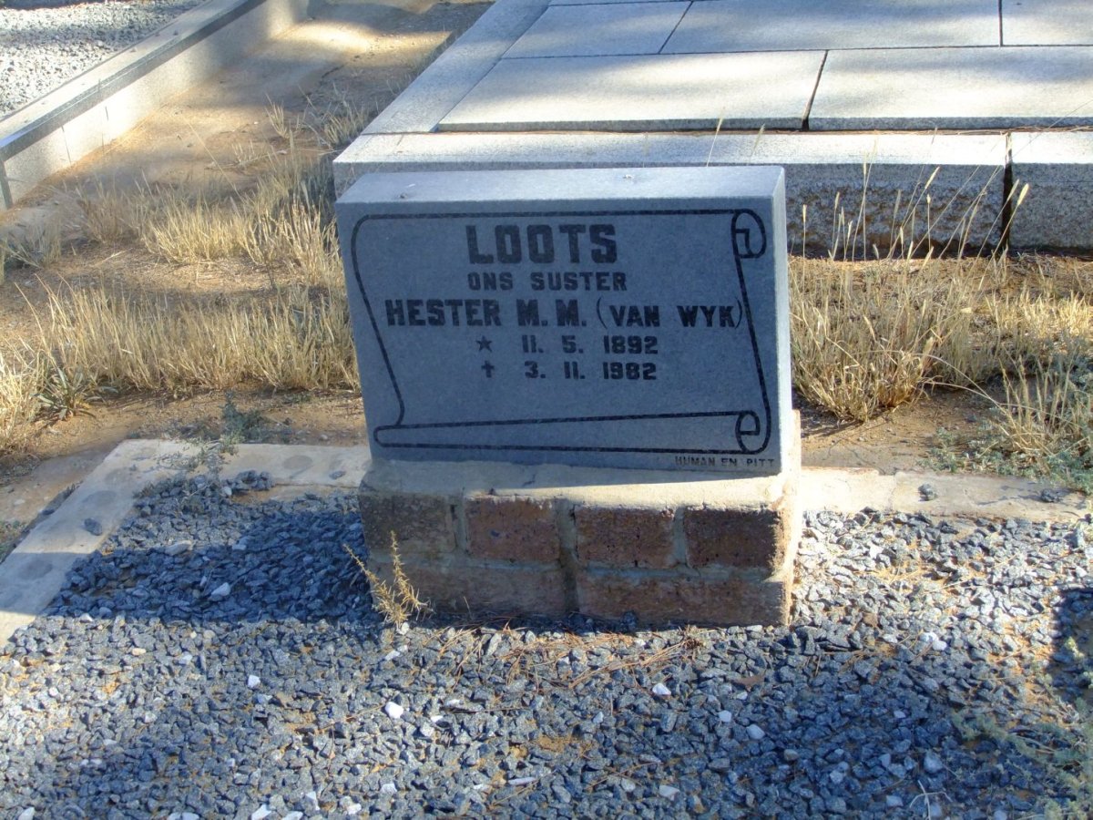 LOOTS Hester M.M. nee VAN WYK 1892-1982