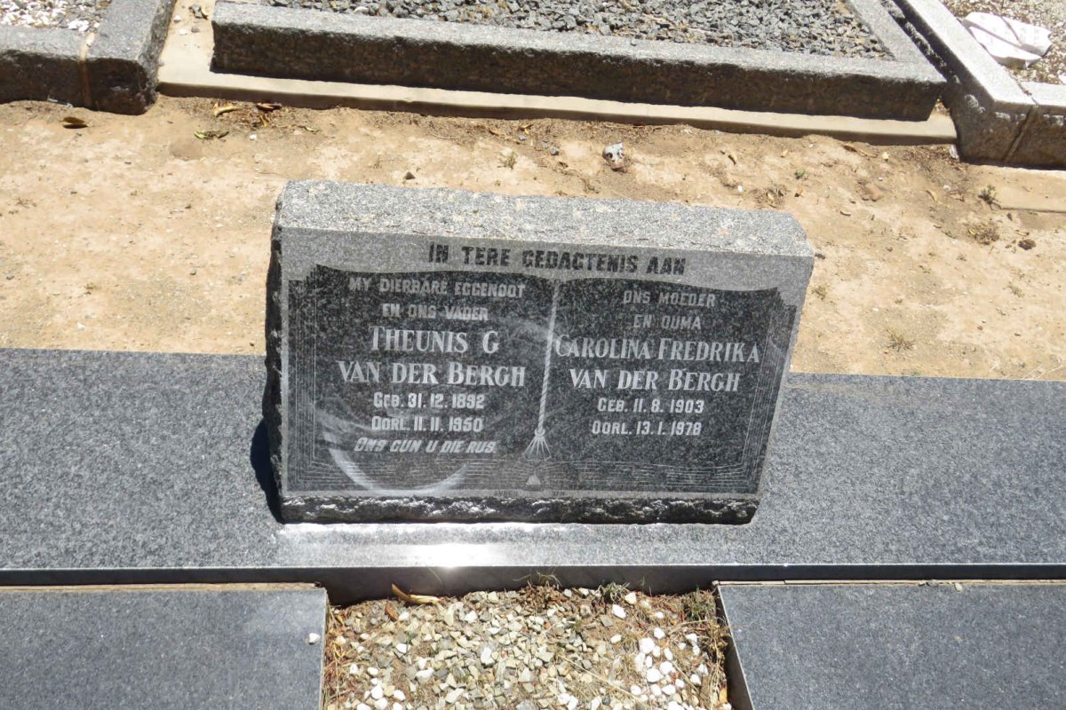 BERGH Theunis G., van der 1892-1950 &amp; Carolina Fredrika 1903-1978