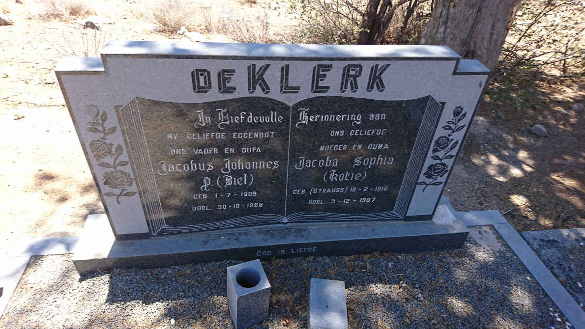 KLERK Jacobus Johannes P., de 1909-19?6 &amp; Jacoba Sophia STRAUSS 1910-1987