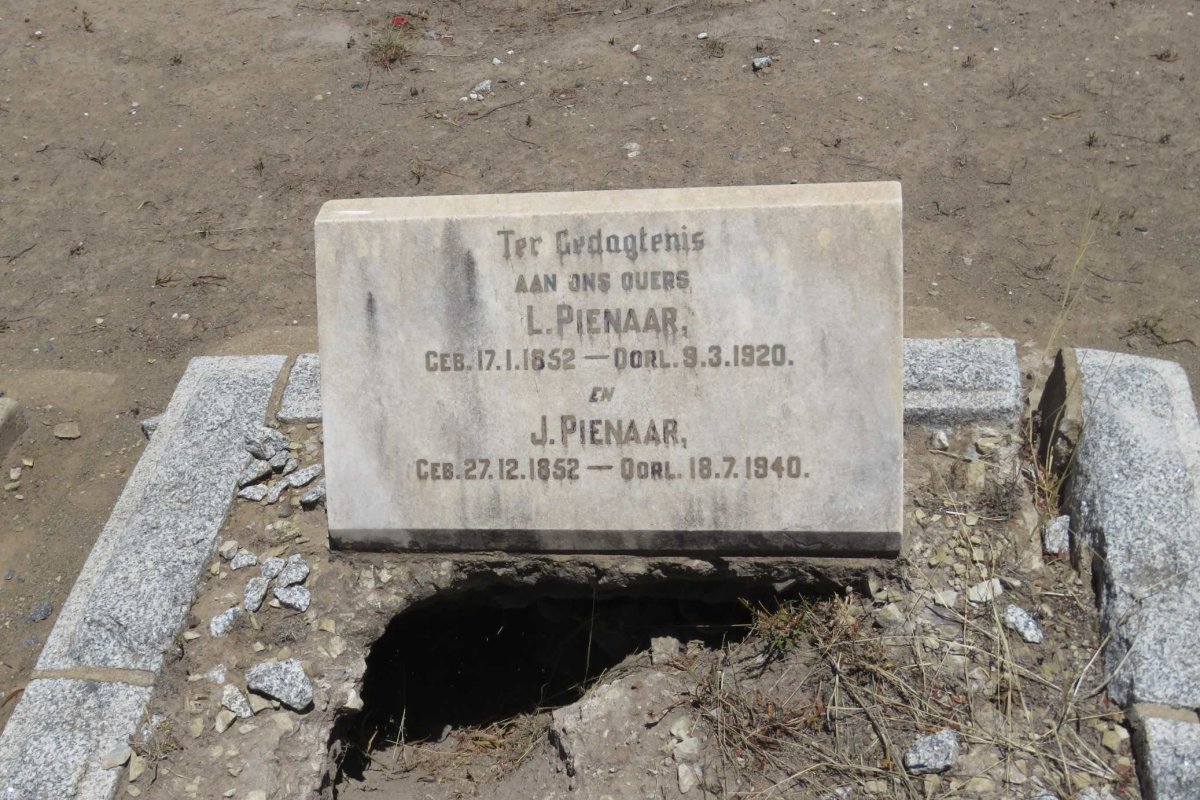 PIENAAR L. 1852-1920 &amp; J. 1852-1940