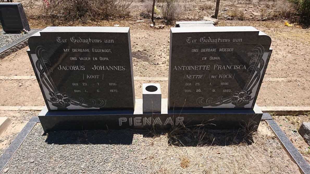 PIENAAR Jacobus Johannes 1896-1975 &amp; Antoinette Francisca KOCK 1896-1983