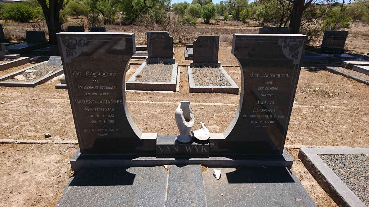 WYK Barend Johannes Marthinus, van 1922-19?7 &amp; Amalia Leonora GROBBELAAR 19??-2000