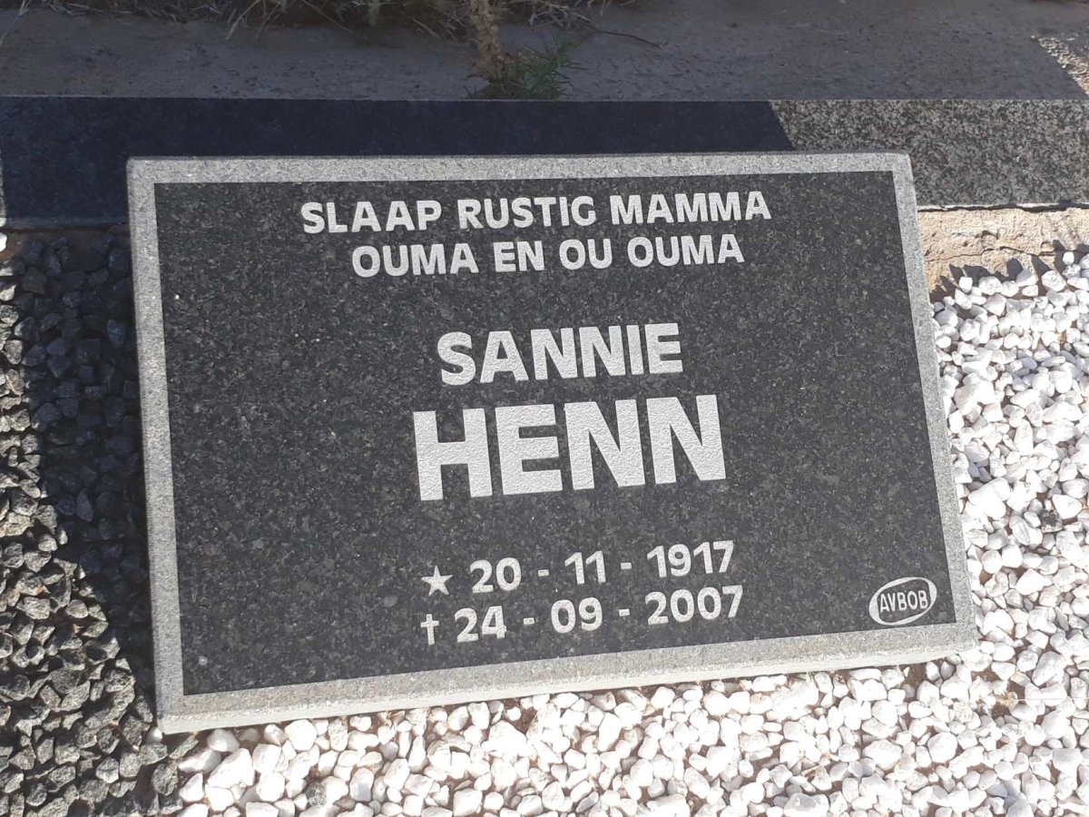 HENN Sannie 1917-2007
