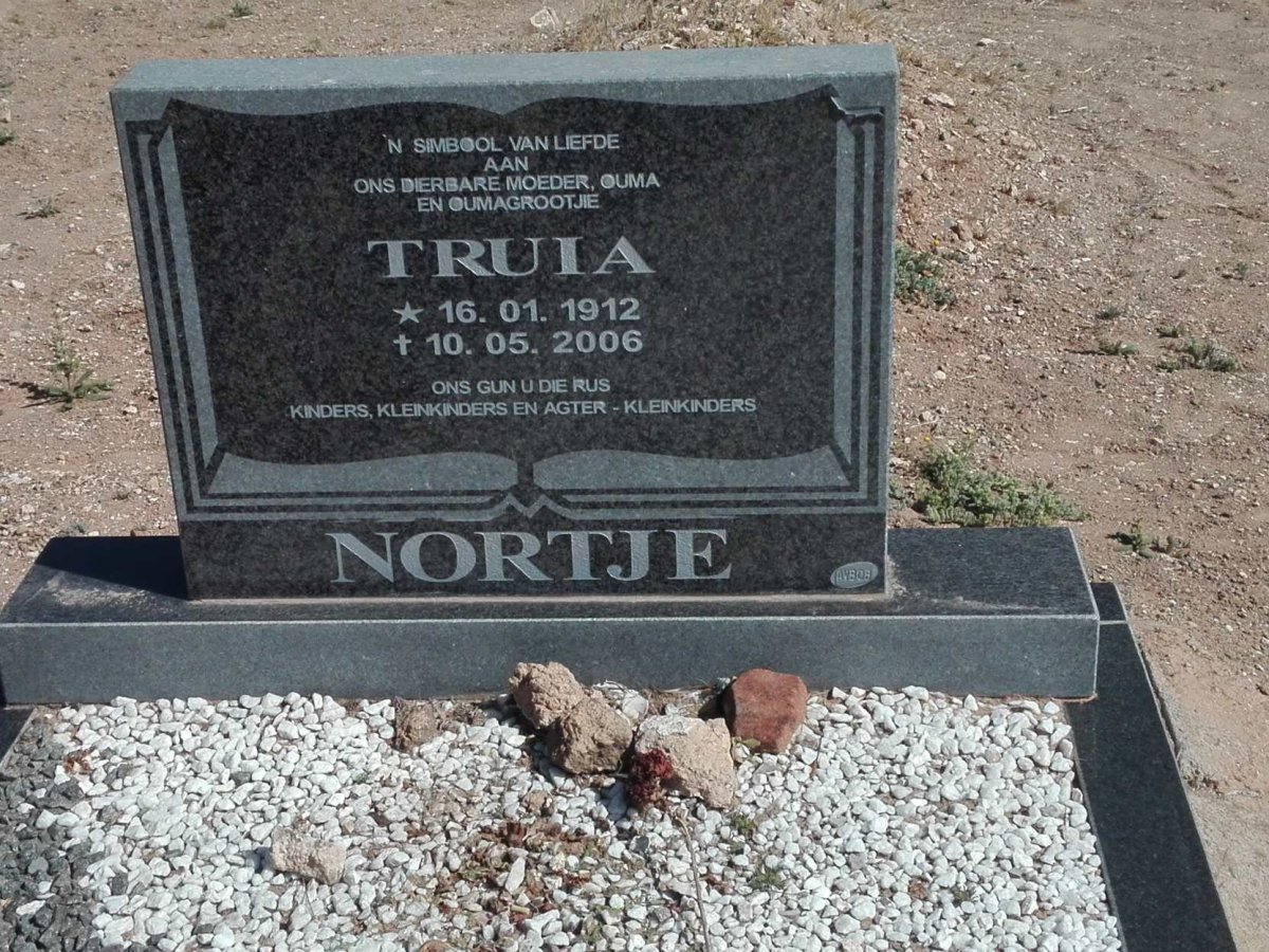 NORTJE Truia 1912-2006