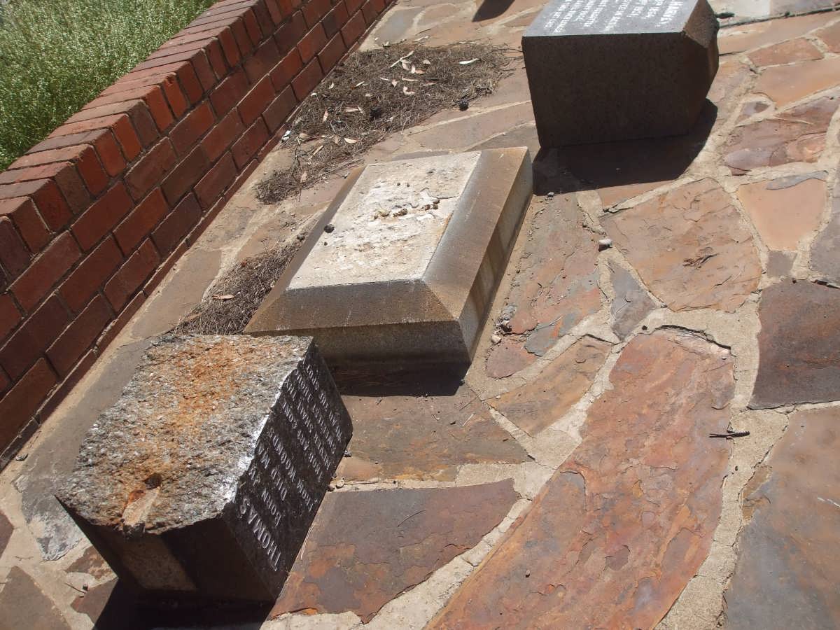 4. VIEW OF MEMORIAL GARDEN AT THE DE AAR CEMETERY