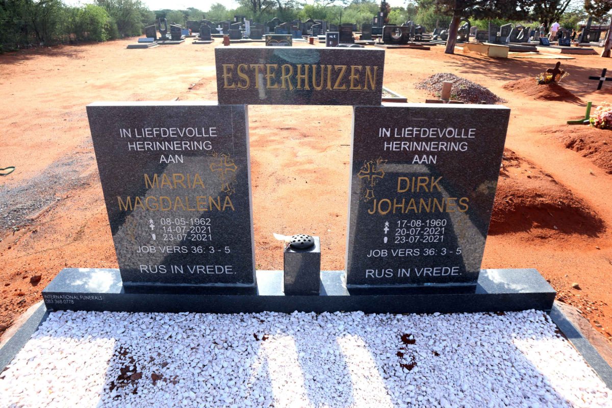 ESTERHUIZEN Dirk Johannes 1960-2021 & Maria Magdalena 1962-2021