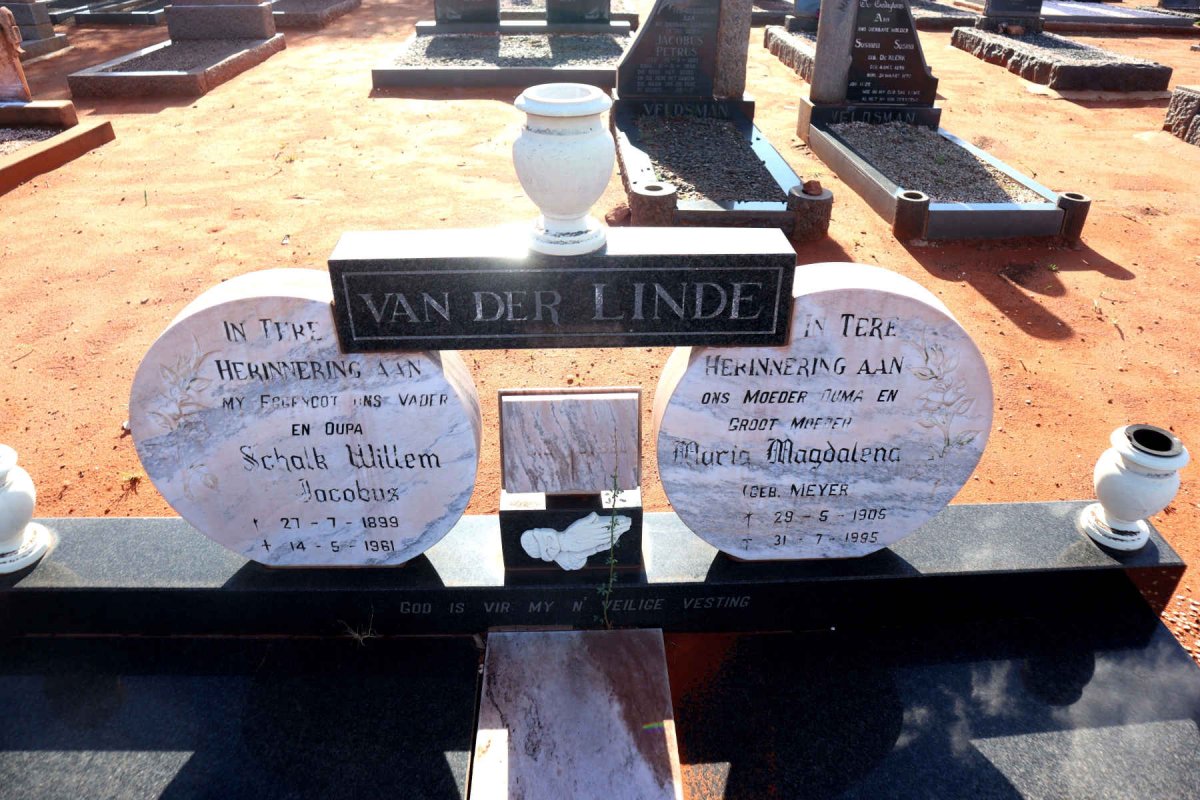 LINDE Schalk Willem Jacobus, van der 1899-1961 & Maria Magdalena MEYER 1905-1995