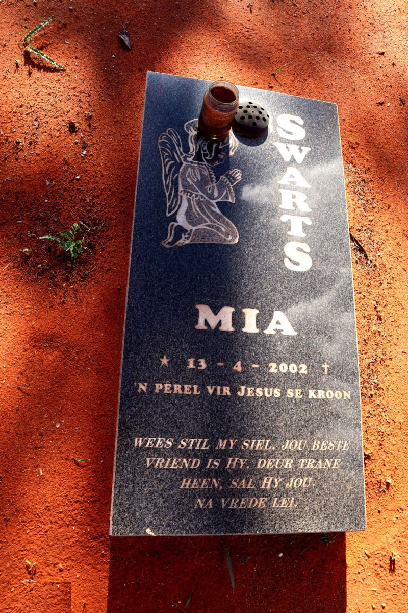 SWARTS Mia 2002-2002