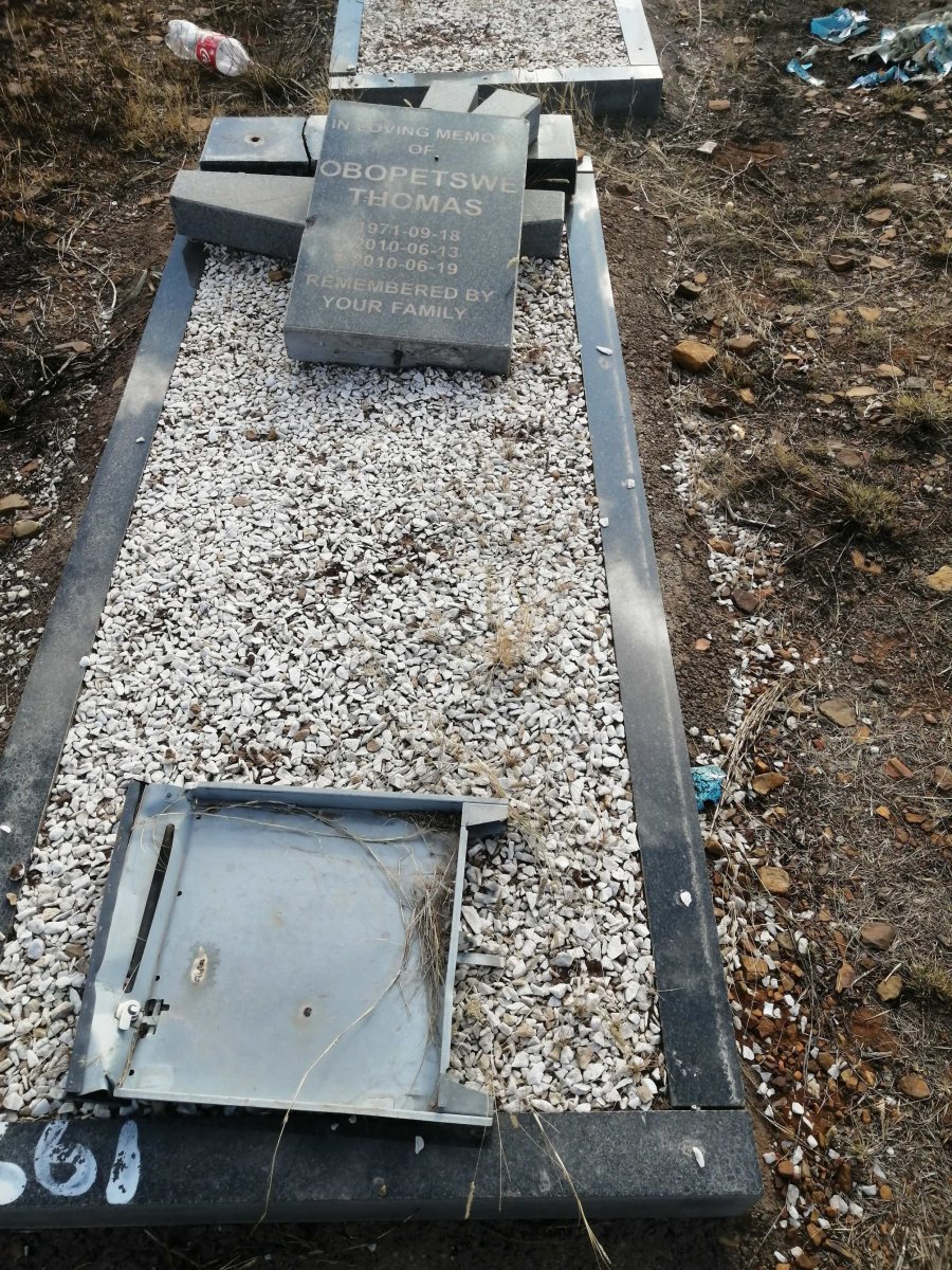 ? Thomas Obopetswe 1971-2010