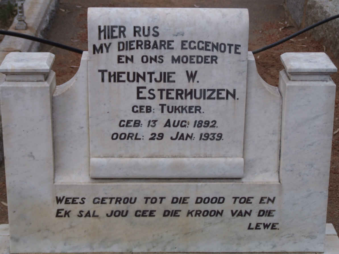 ESTERHUIZEN Theuntjie W. nee TUKKER 1892-1939