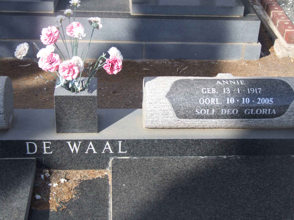 WAAL Annie, de 1917-2005