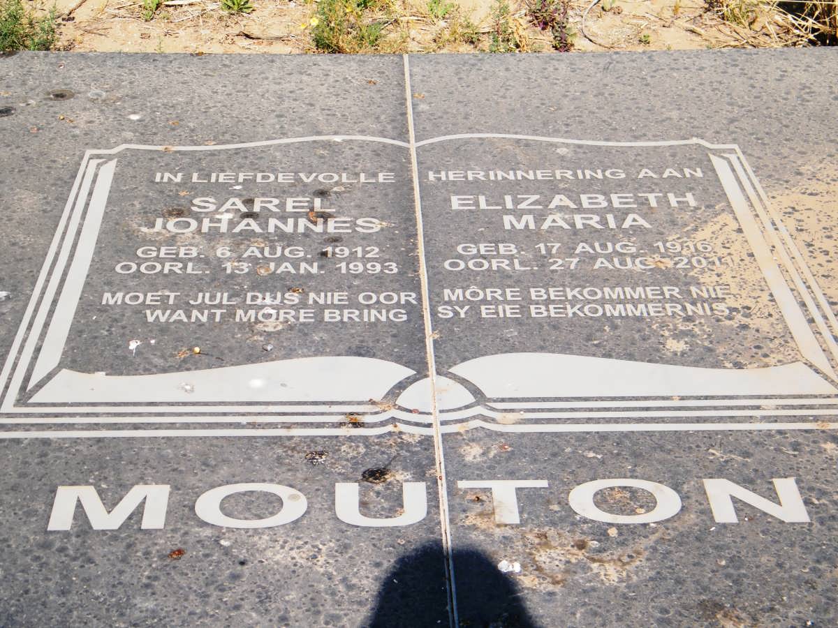 MOUTON Sarel Johannes 1912-1993 &amp; Elizabeth Maria 1916-2011