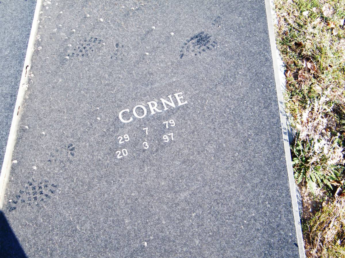 ? Corne 1979-1997