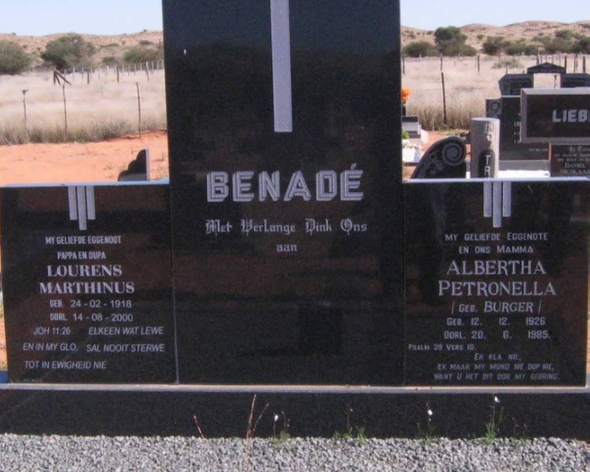 BENADE Louwrens Marthinus 1918-2000 &amp; Albertha Petronella BURGER 1926-1985