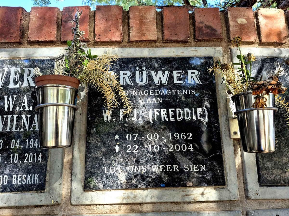 BRUWER W.F.J. 1962-2004