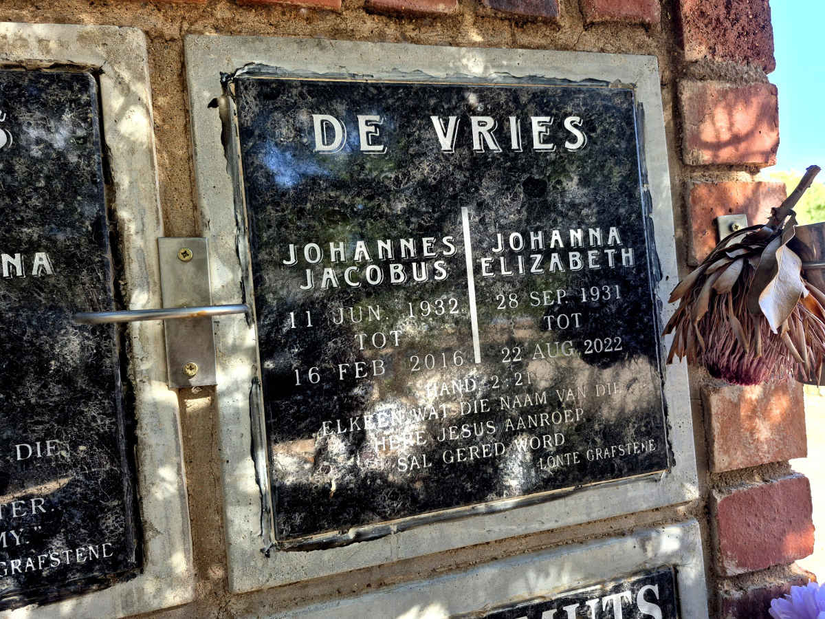 VRIES Johannes Jacobus, de 1932-2016 & Johanna Elizabeth 1931-2022