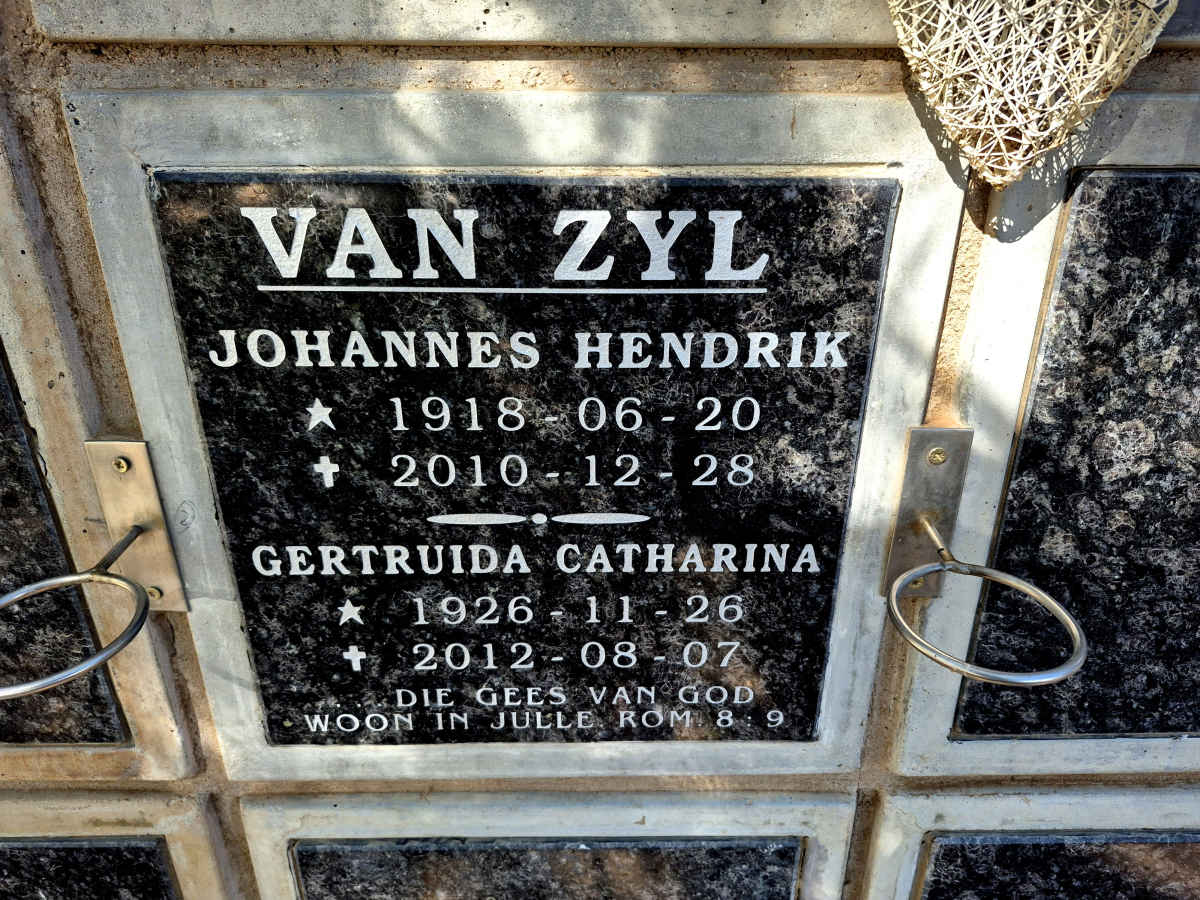 ZYL Johannes Hendrik 1918-2010 & Gertruida Catharina 1926-2012