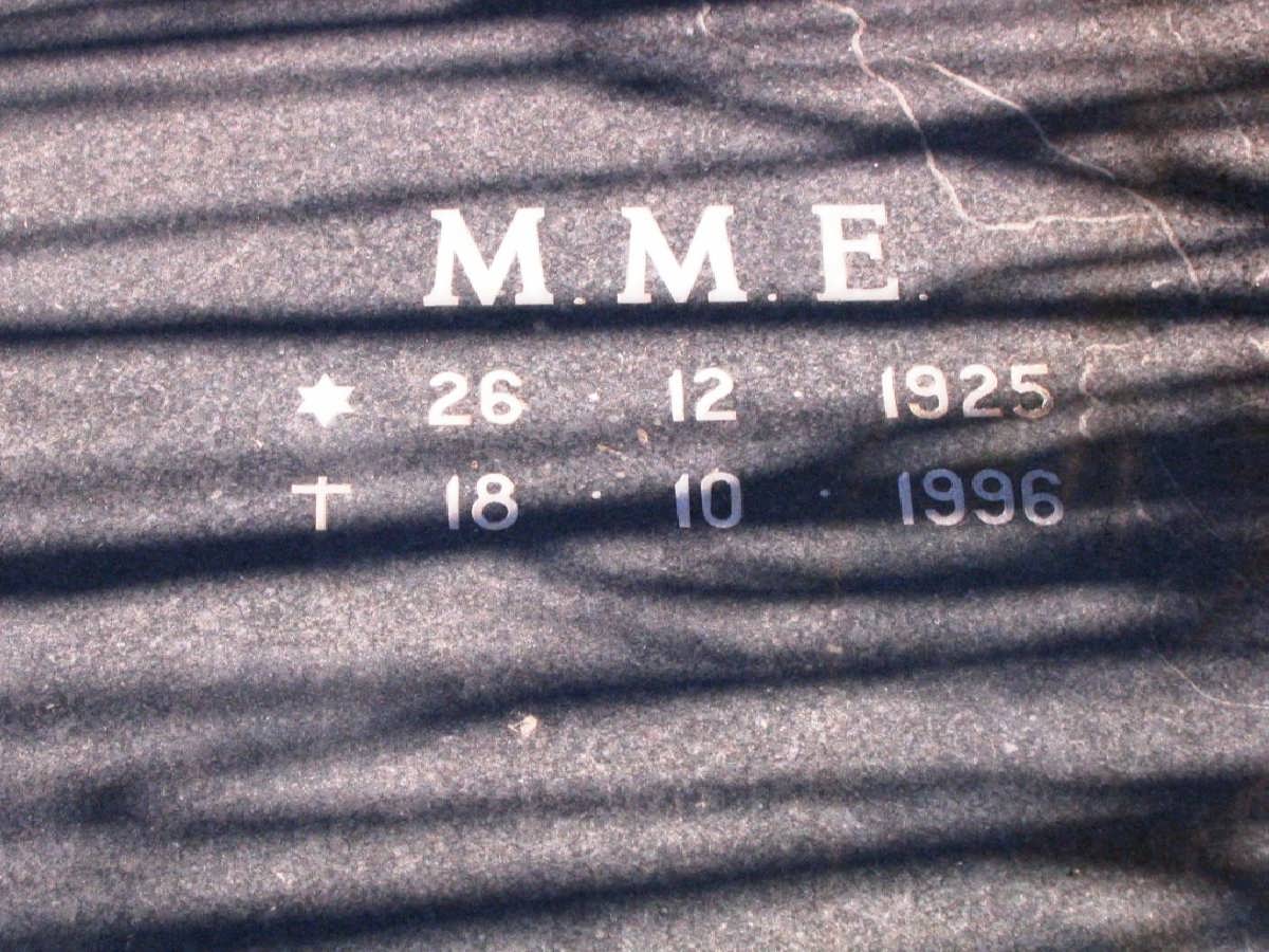 BEZUIDENHOUT C.J.J. 1921-1993 &amp; M.M.E. 1925-1996
