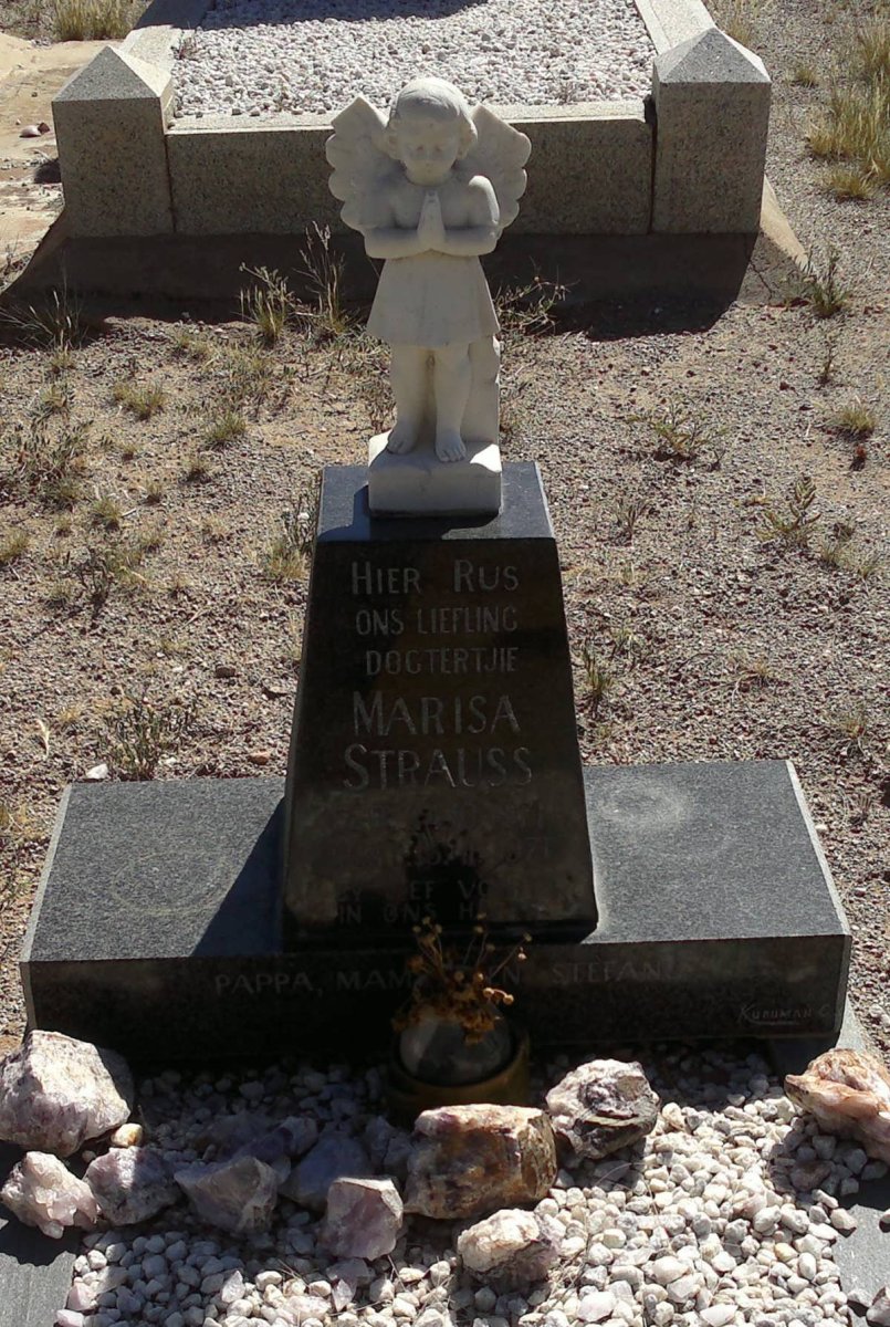 STRAUSS Marisa 