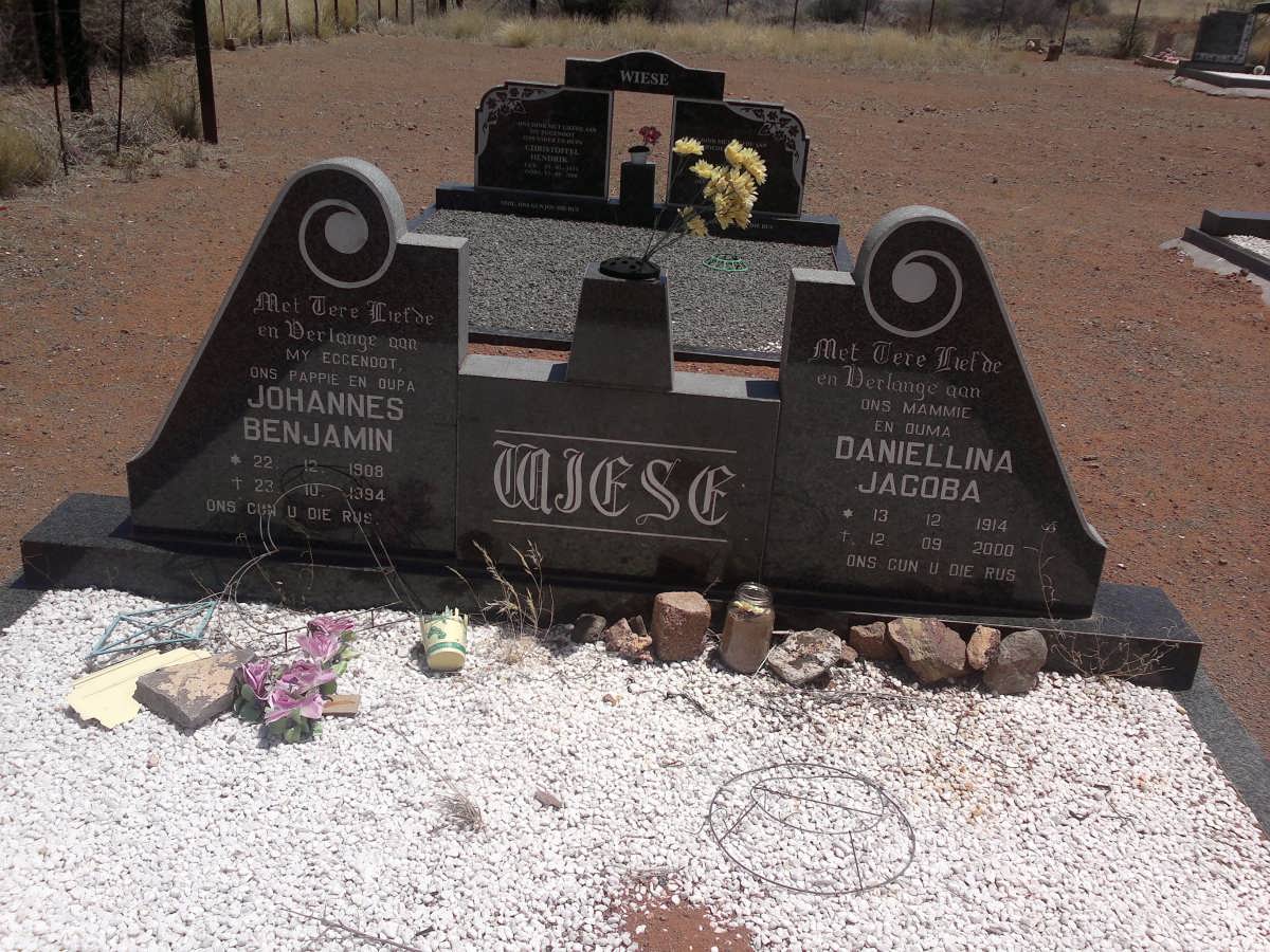 WIESE Johannes Benjamin 1908-1994 &amp; Daniellina Jacoba 1914-2000