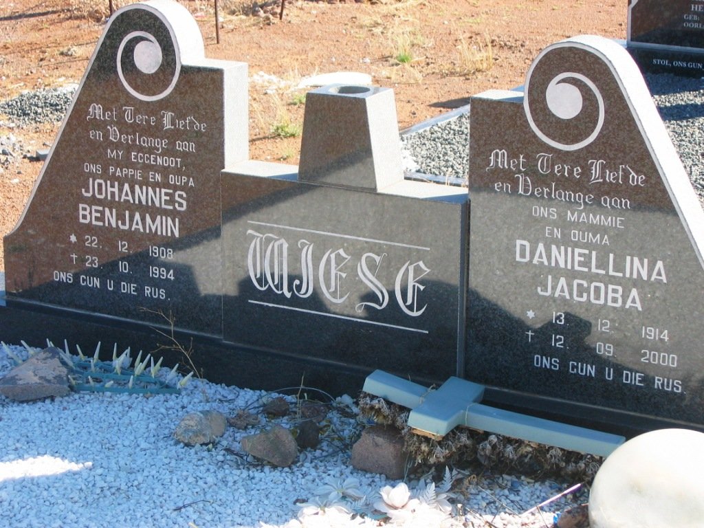WIESE Johannes Benjamin 1908-1994 &amp; Daniellina Jacoba 1914-2000