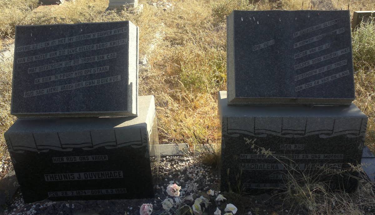DUVENHAGE Theunis J. 1874-1951 &amp; Magdalena M.M. 1881-1957