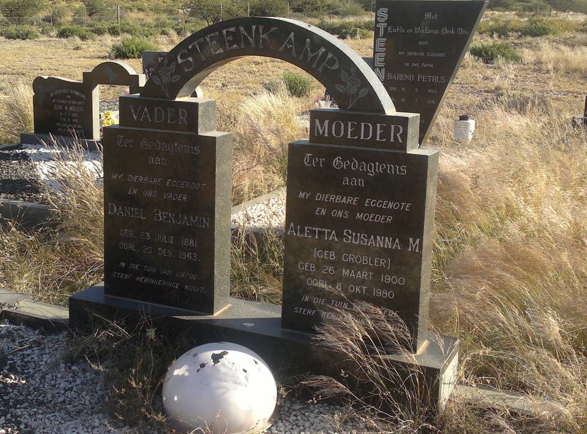 STEENKAMP Daniel Benjamin 1881-1963 &amp; Aletta Susanna M. GROBLER 1900-1980
