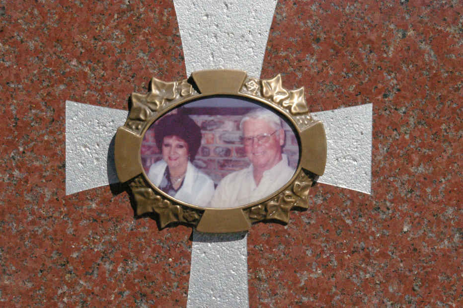 ROUX Chris, le 1935-2005 &amp; Anne-Mart 1939-