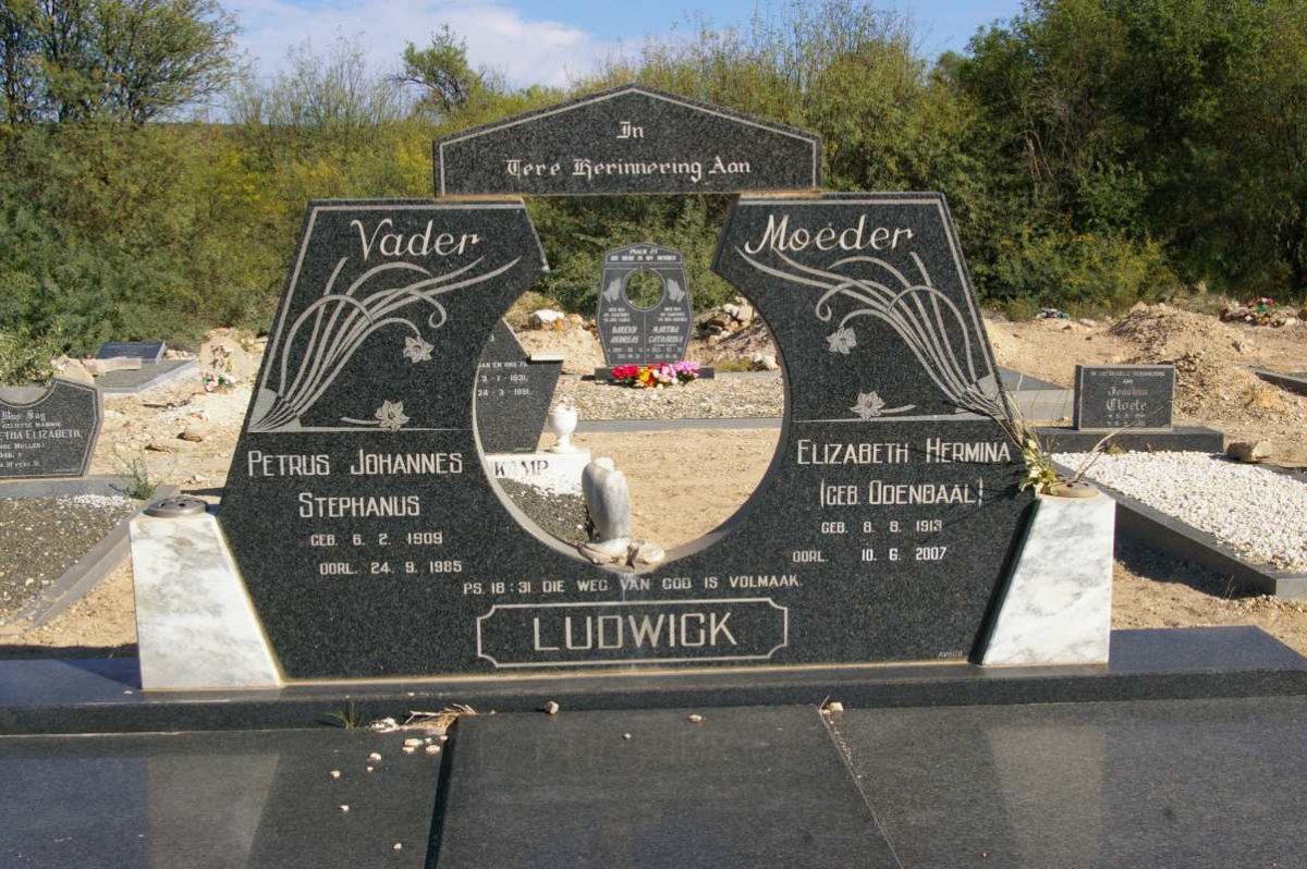 LUDWICK Petrus Johannes Stephanus 1909-1985 &amp; Elizabeth Hermina ODENDAAL 1913-2007