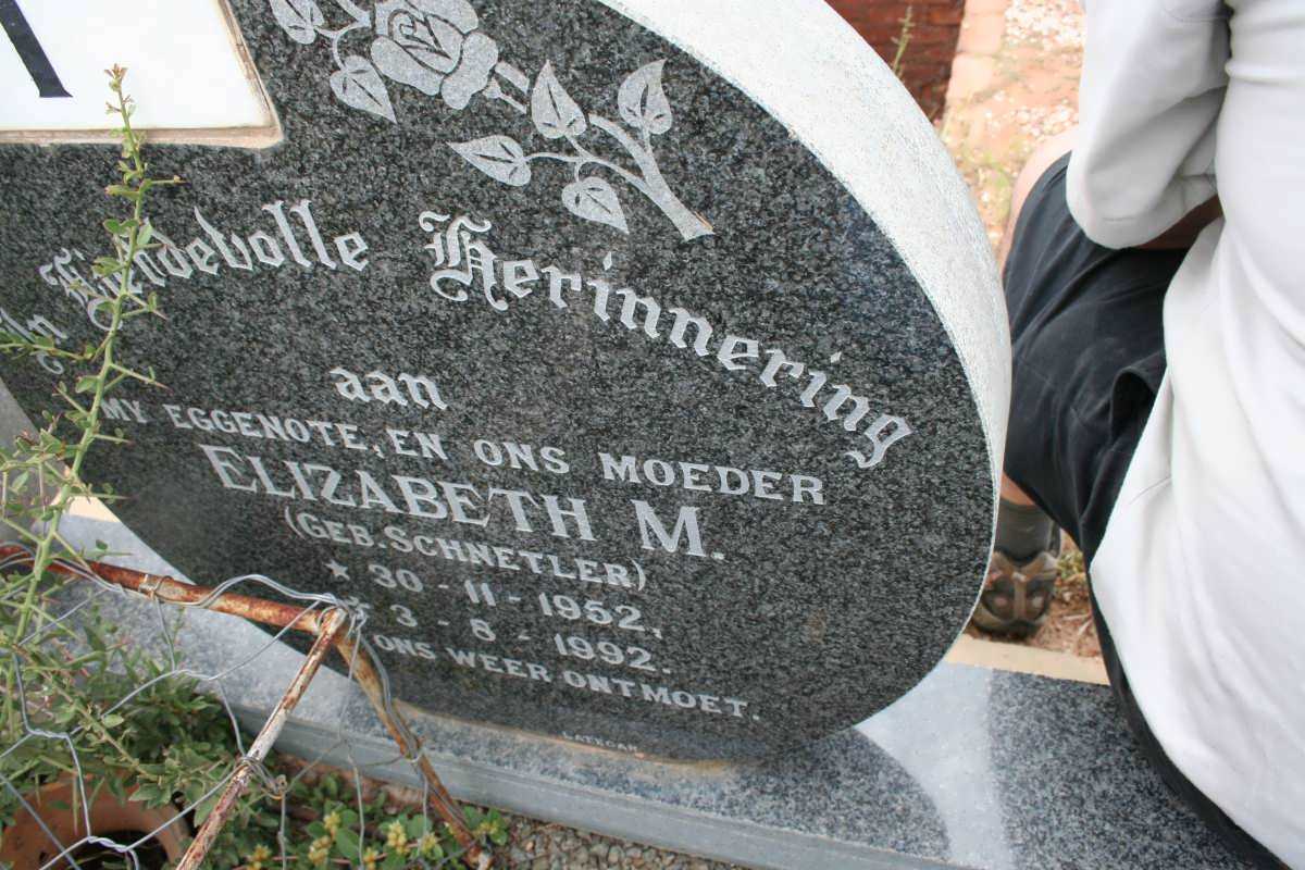 NIEUWOUDT  Elizabeth M. nee SCHNETLER 1952-1992