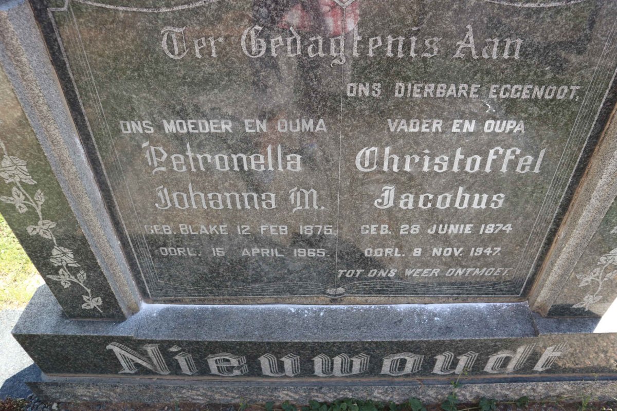 NIEUWOUDT Christoffel Jacobus 1874-1947 &amp; Petronella Johanna M. BLAKE 1875-1965