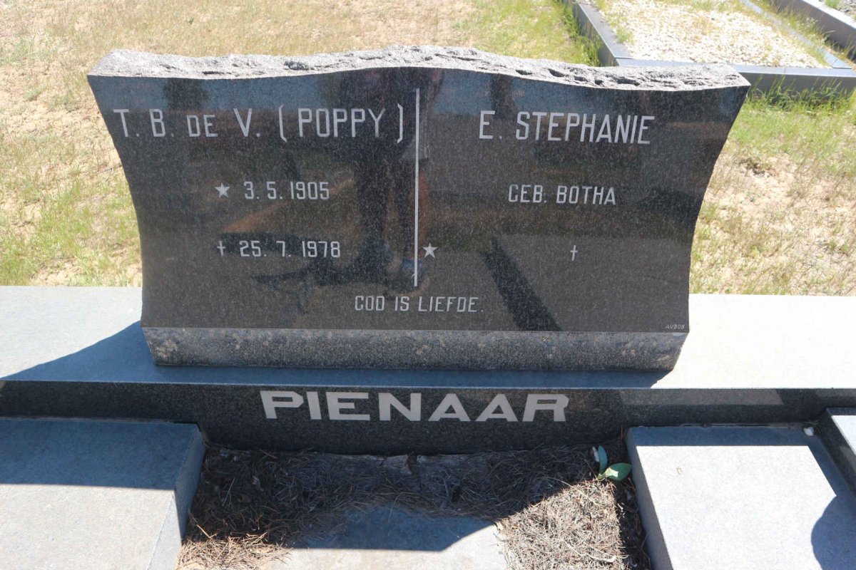 PIENAAR T.B. de V. 1905-1978 &amp; E. Stephanie BOTHA 1911-2000