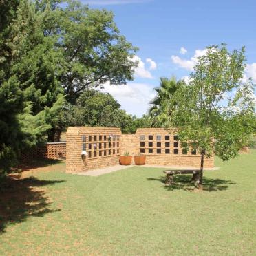 Northern Cape, HARTSWATER district, Vaalharts Nedersetting, NG-Kerk Tadcaster, Gedenkmuur
