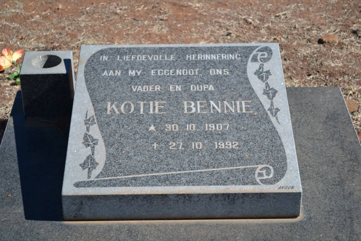 BENNIE Kotie 1907-1992