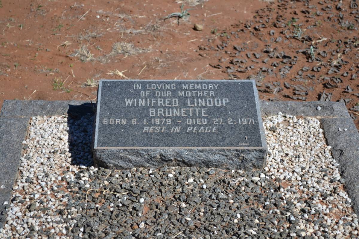 BRUNETTE Winifred Lindop 1879-1971