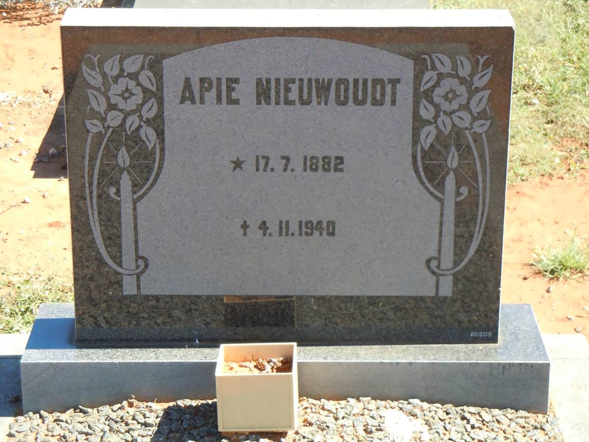 NIEUWOUDT Apie 1882-1940