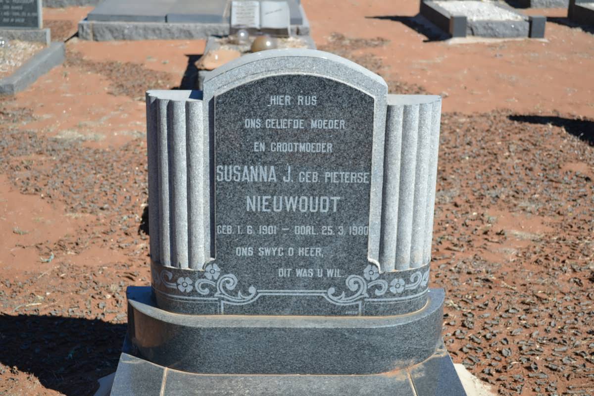 NIEUWOUDT Susanna J. nee PIETERSE 1901-1980