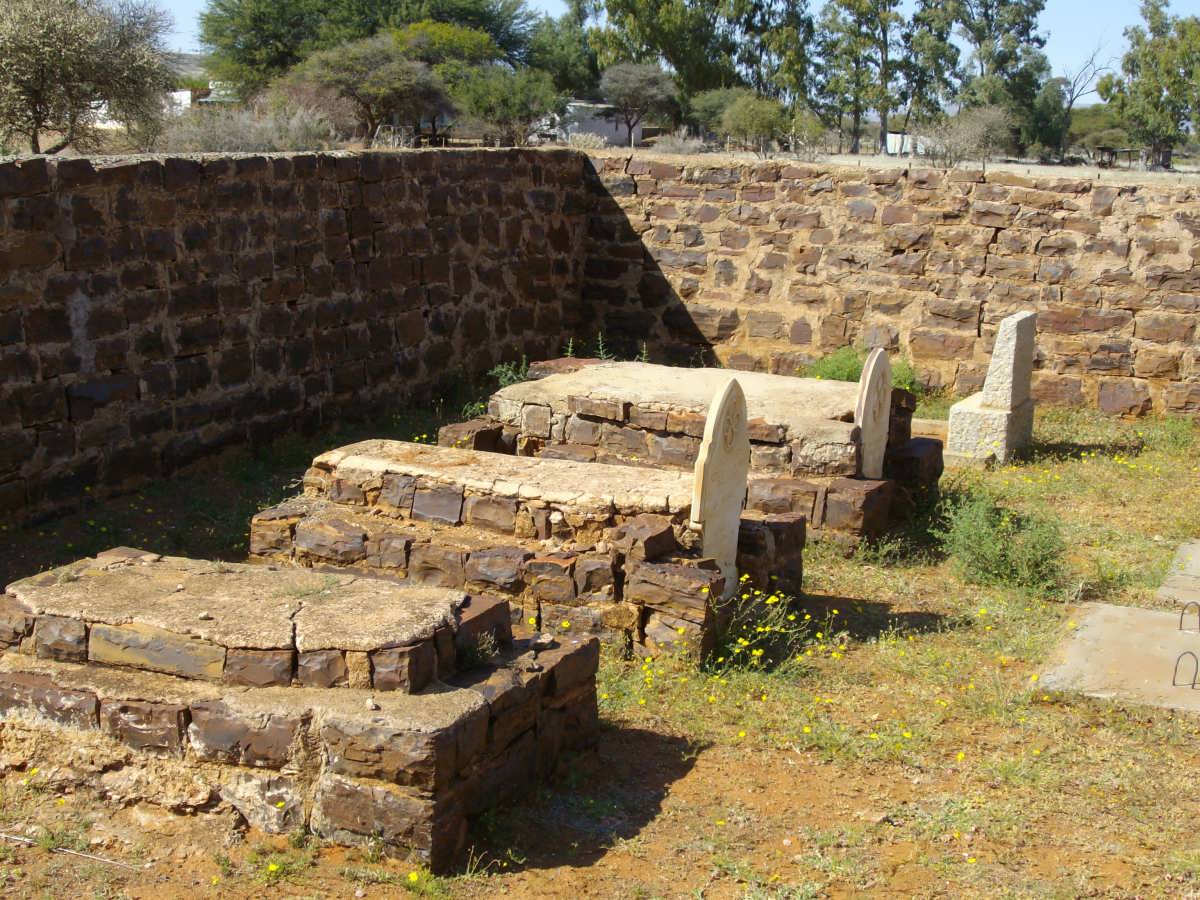 5. Overview of the Engelbrecht graves