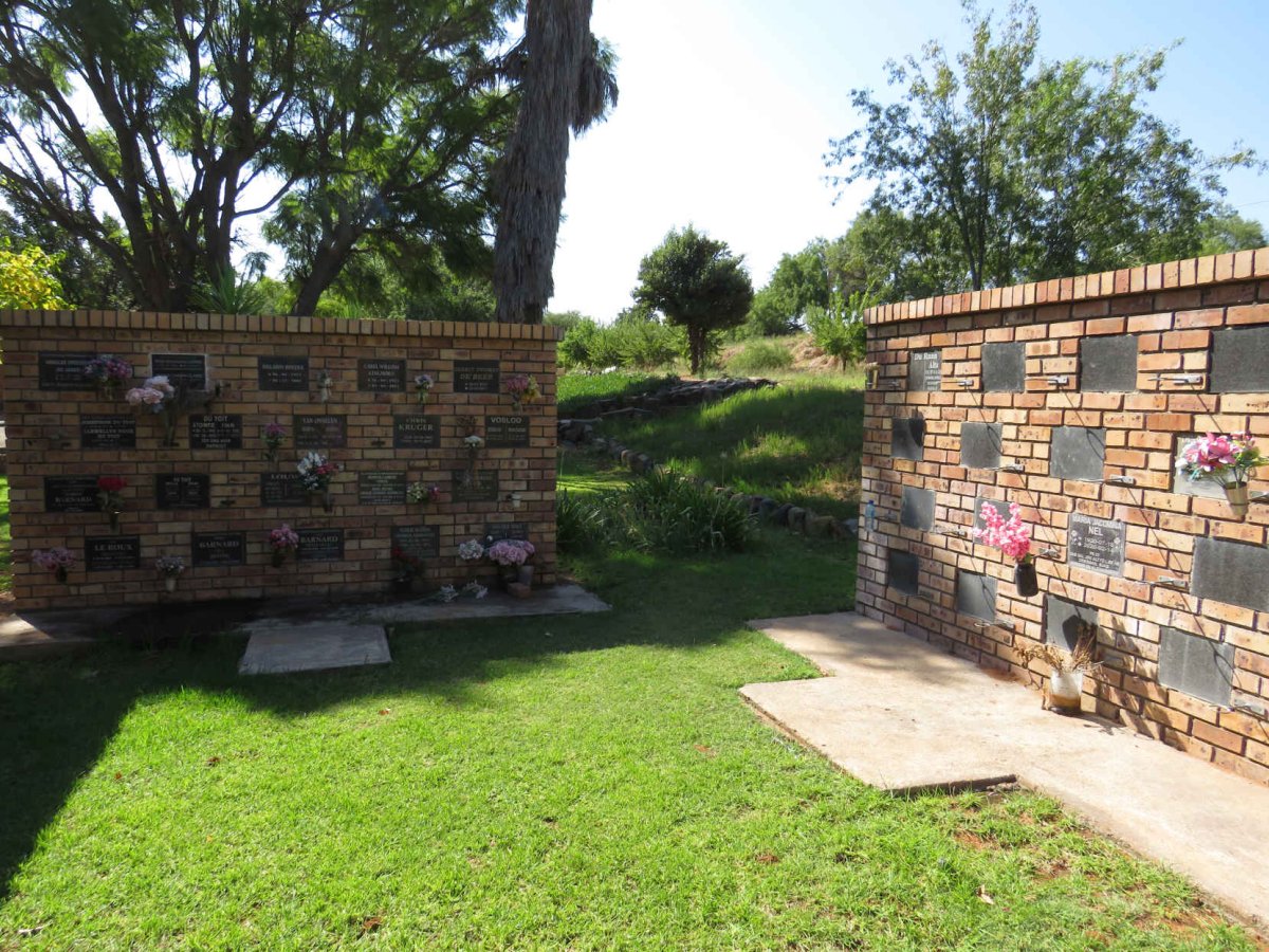 8. Gedenkmuur / Remembrance wall