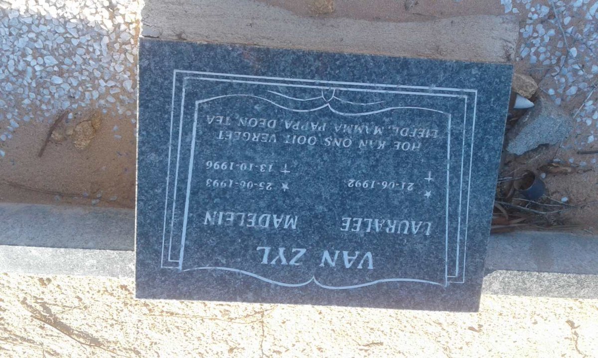 ZYL Lauralee, van 1992-1992 :: VAN ZYL Madelein 1993-1996