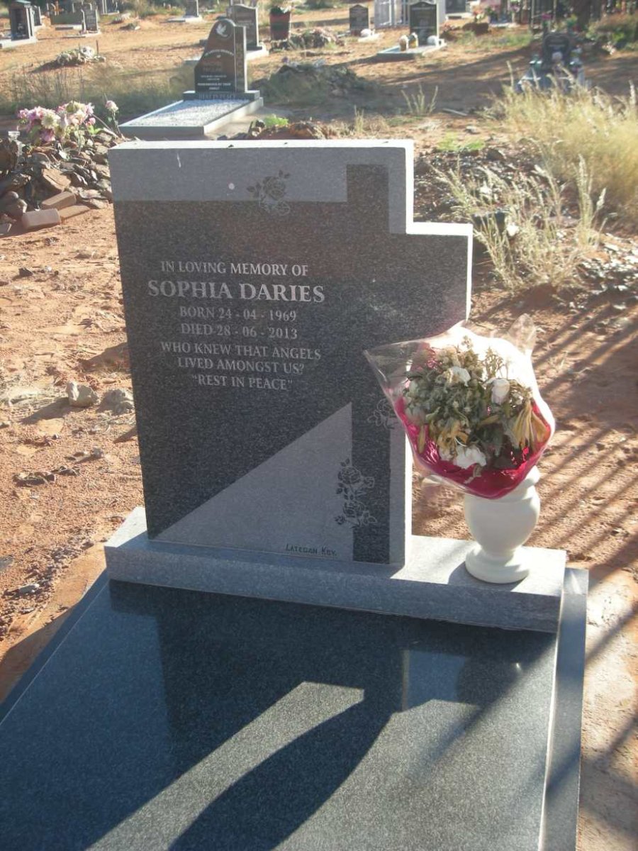 DARIES Sophia 1969-2013