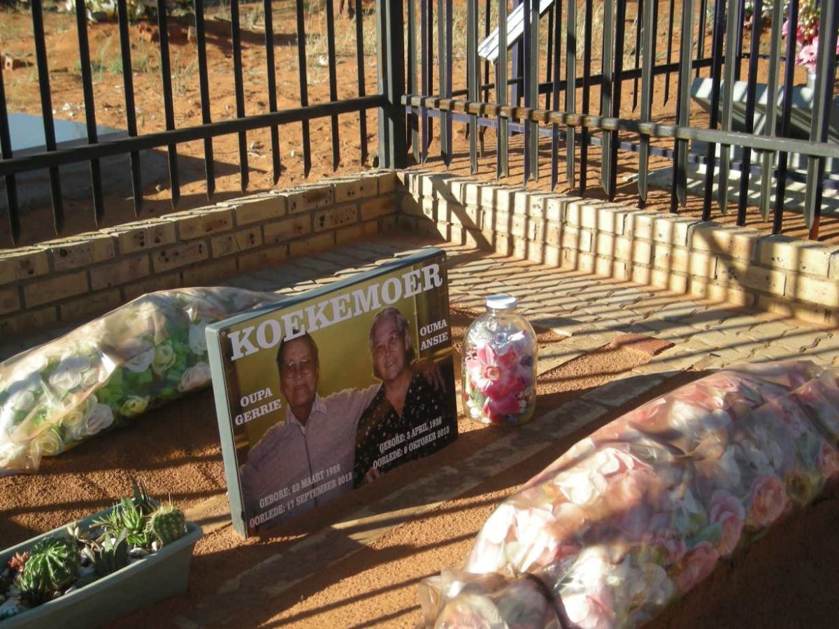 KOEKEMOER Gerrie 1928-2013 &amp; Ansie 1936-2013